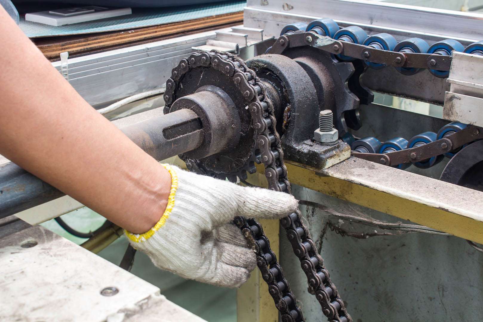 conveyor belt servicing